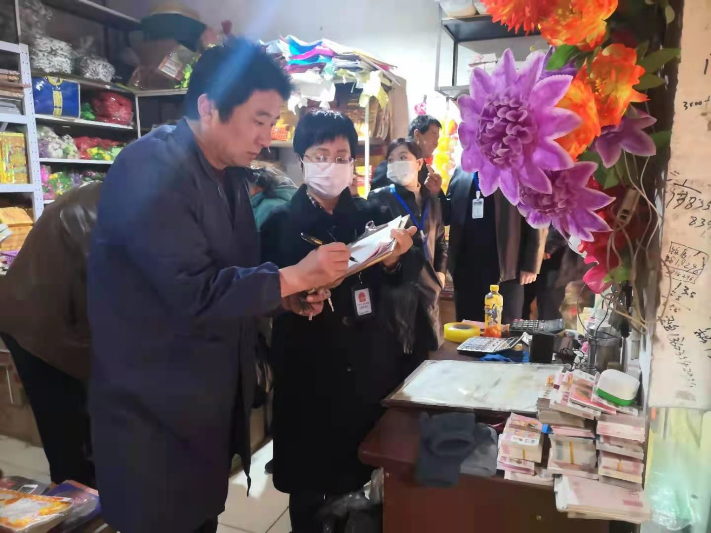 太原市尖草坪区小商品市场监管所开展封建迷信殡葬用品和高仿人民币版冥币专项检查